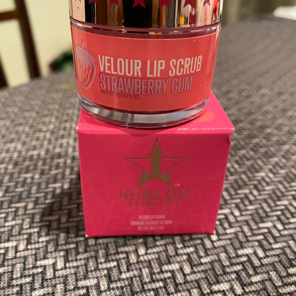 Jeffree Star lip scrub